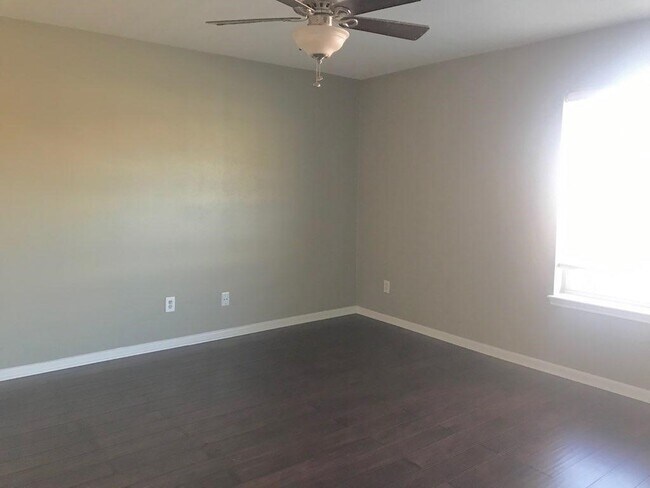 Building Photo - 845 Augusta Dr