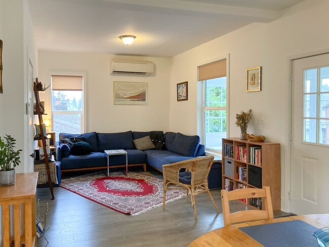 Building Photo - 5Bd/2Ba Seattle Home