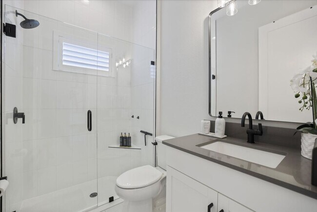 Building Photo - Luxury Home w/ Pool, Outdoor Kitchen, Car Lift, & Water View In Parrish!