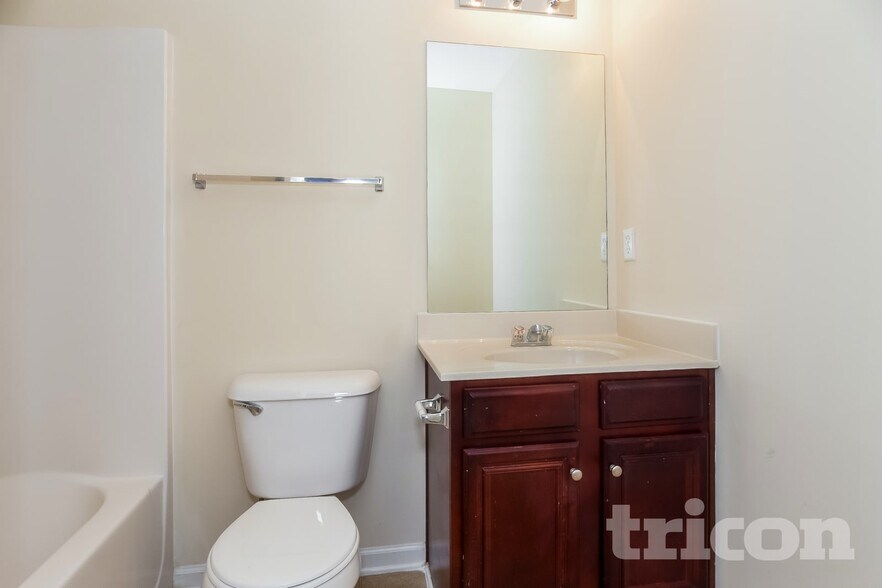 Building Photo - 2435 Cornell Cir