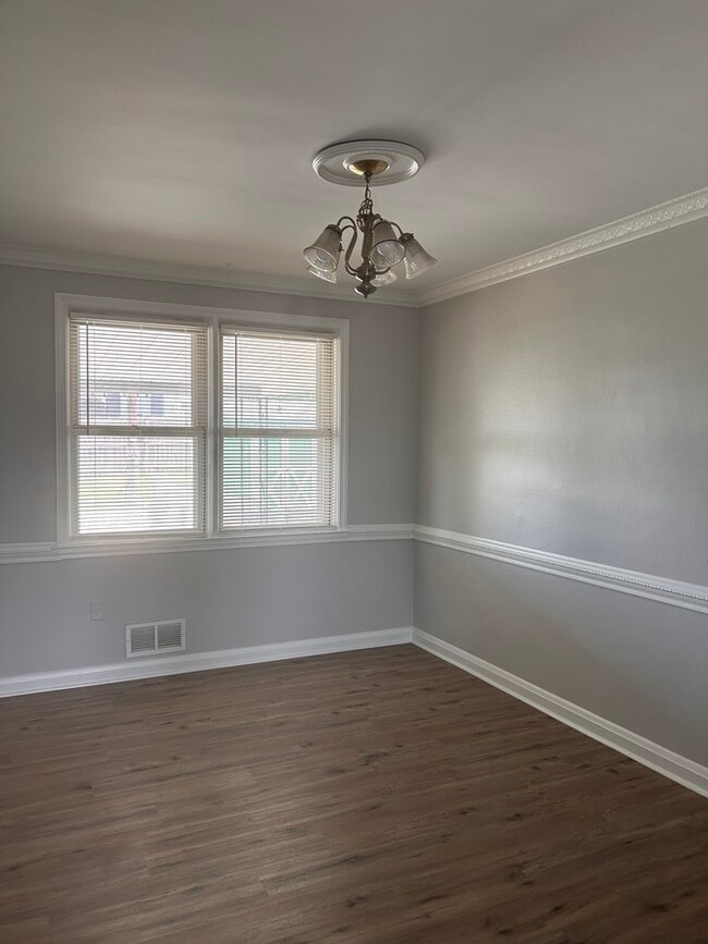 Building Photo - 433 Pembrooke Blvd