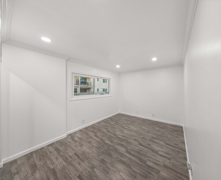 Building Photo - 211 E California Ave