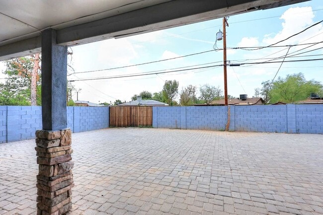 Building Photo - 8806 N 30th Ave