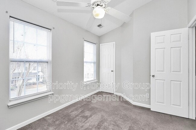 Building Photo - 9365 Glenwater Dr