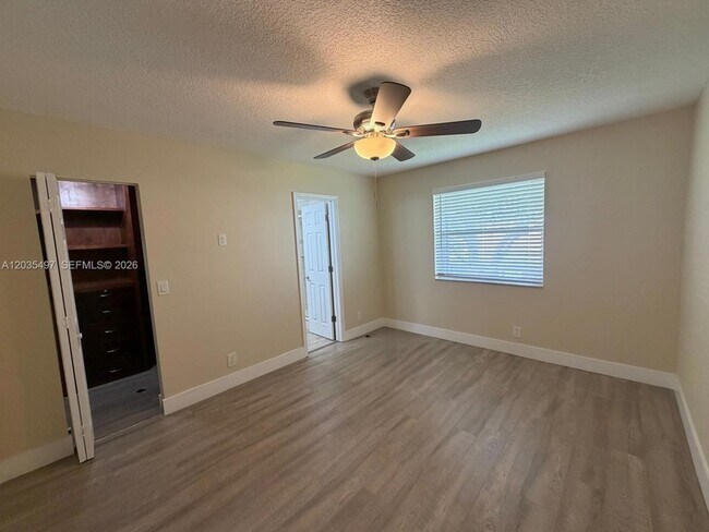 Building Photo - 8443 Royal Palm Blvd