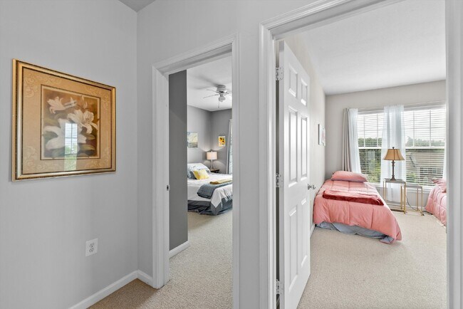 Building Photo - Luxurious Condo Living in Gated Stonegate ...