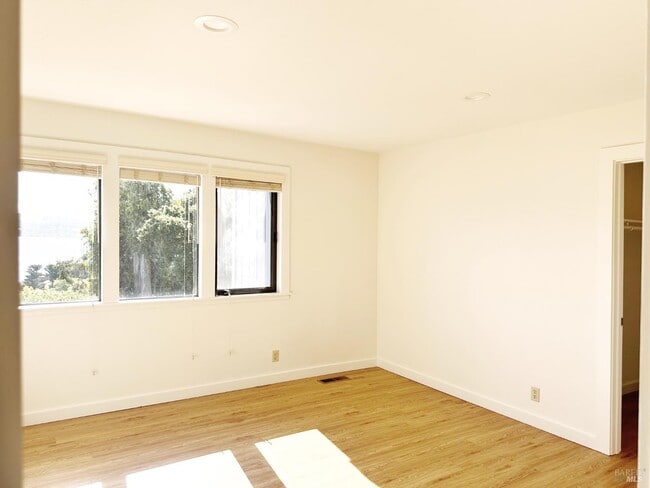 Building Photo - 172 Great Cir Dr
