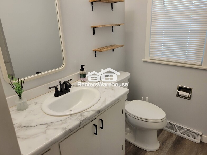 Building Photo - 738 Belwood Dr