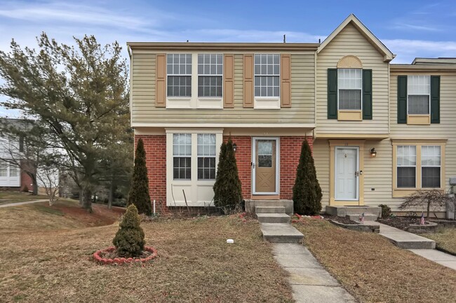 Building Photo - Charming End Of Group Townhome for Rent