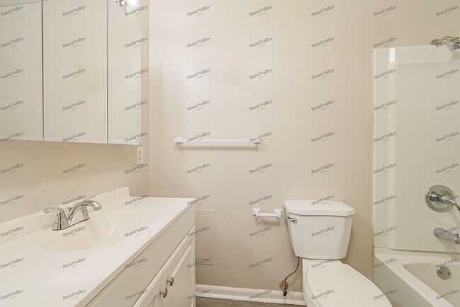 Building Photo - 9524 Ditman Ct