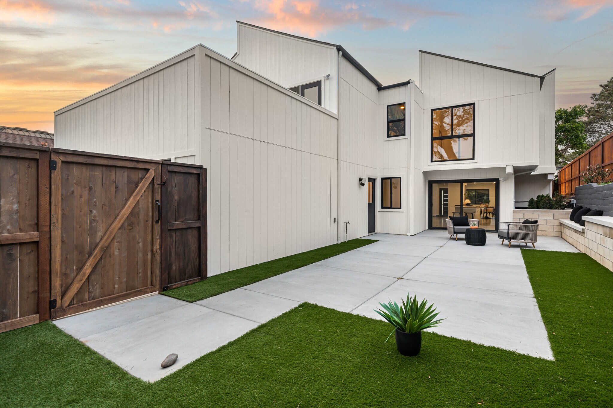 Building Photo - 2029 Del Mar Heights Rd