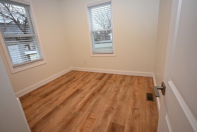 Building Photo - 12 Leroy Ave