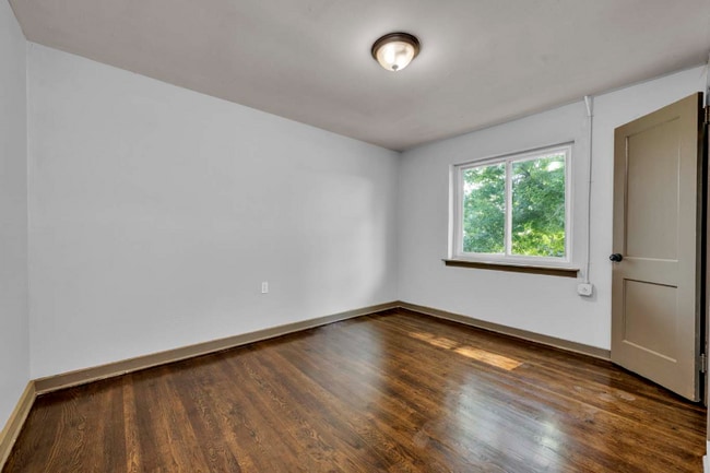 Building Photo - 834 4th Terrace W