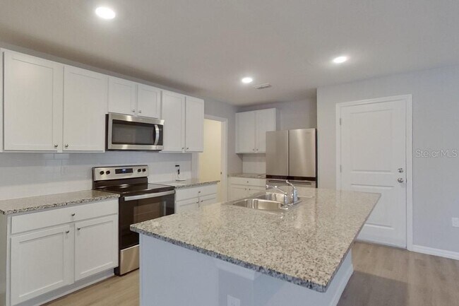 Building Photo - 4397 SW 85 Ln