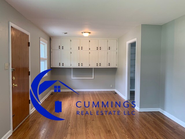 Building Photo - Nice Three Bedroom With Tons of Storage