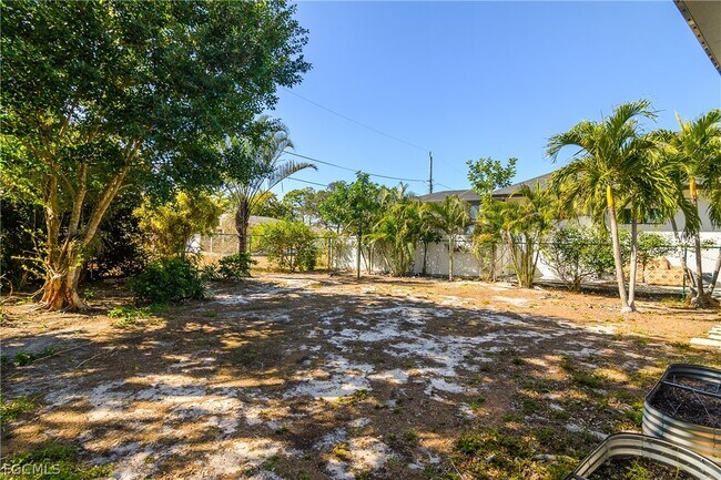 Building Photo - 174 2nd St