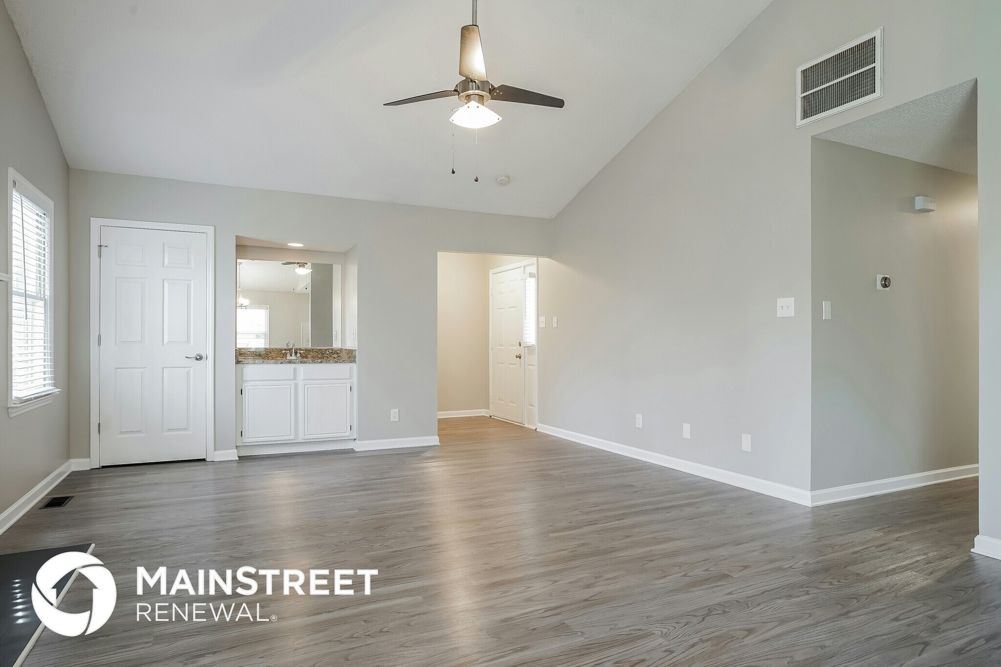 Building Photo - 4210 Queen Victoria Pl