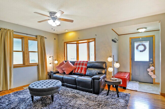 Building Photo - 603 12th Ave NW