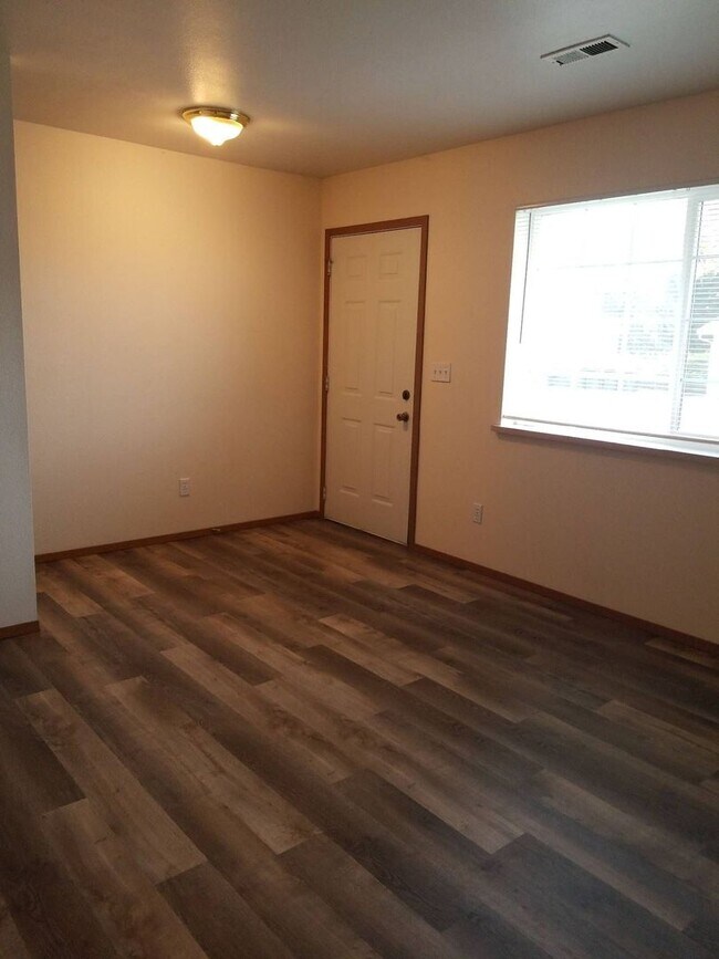 Building Photo - 1305-1307 Shaker Pl