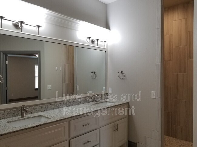 Building Photo - 1433 Kelley Pointe Pkwy
