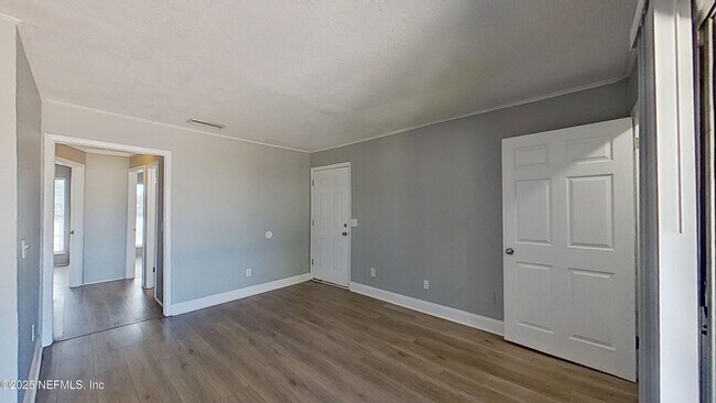 Building Photo - 330 6th Ave N