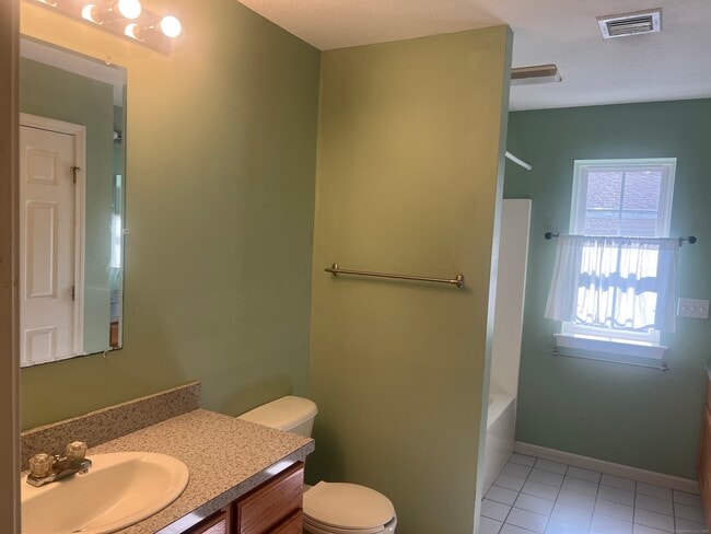 Building Photo - 53 Tunxis St