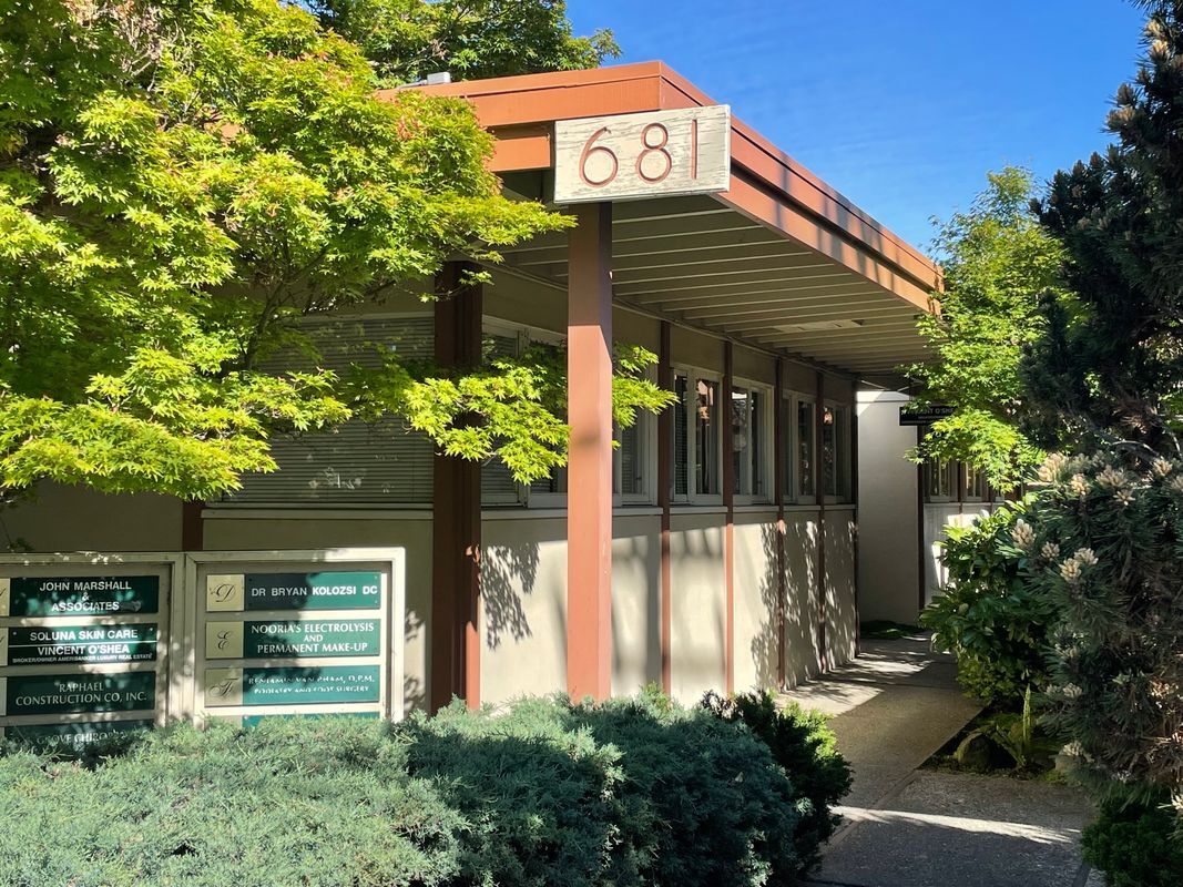 Building Photo - 681 Oak Grove Ave