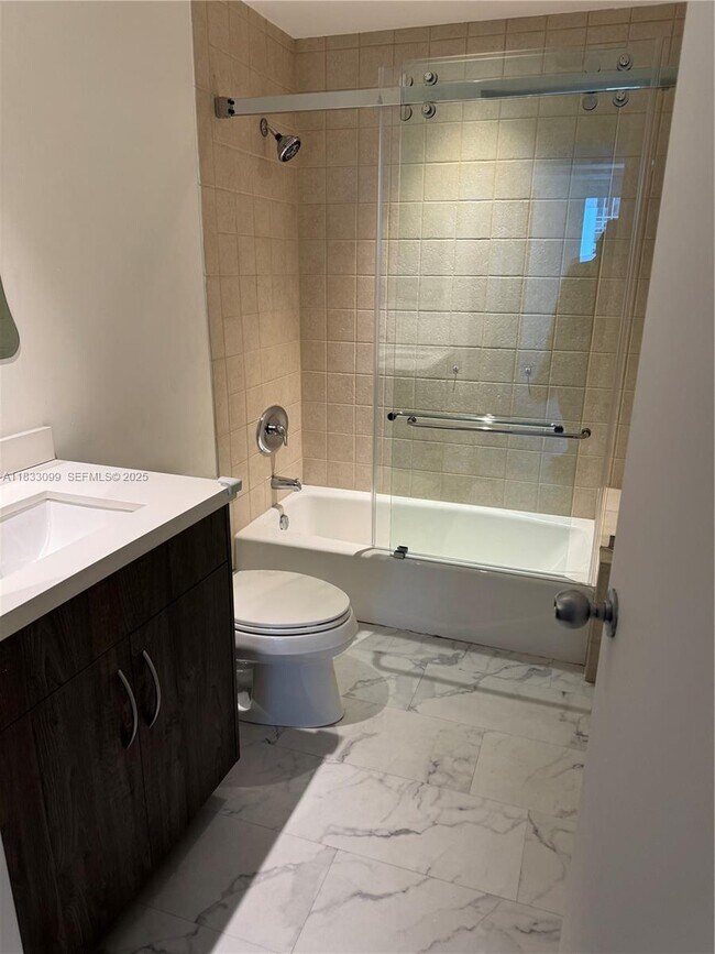 Building Photo - 801 Brickell Key Blvd