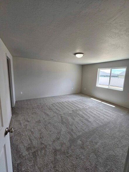 Building Photo - 722 E Cascade St