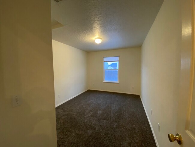 Building Photo - 3011 Woodbridge St