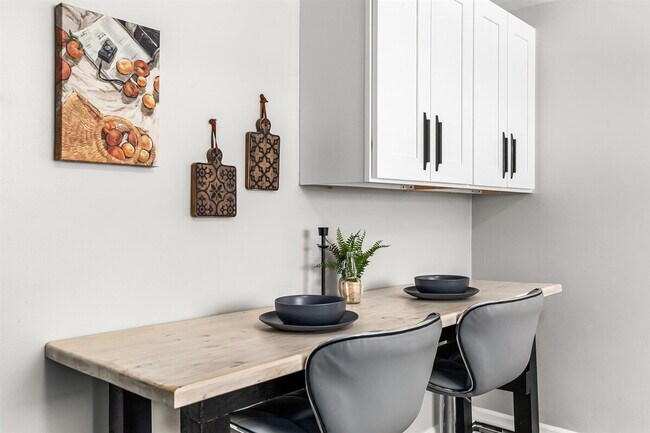 Building Photo - 8254 Mary Ann Ave