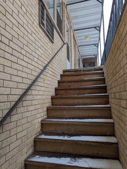 Building Photo - 924 Warren Ave