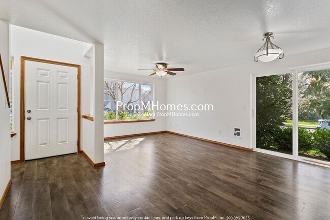 Building Photo - Charming Three Bedroom Newberg Home - Corner Lot!