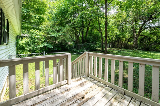 Building Photo - 320 Beechwood Dr