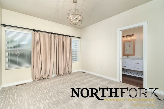 Building Photo - Welcome Home to Comfort & Convenience