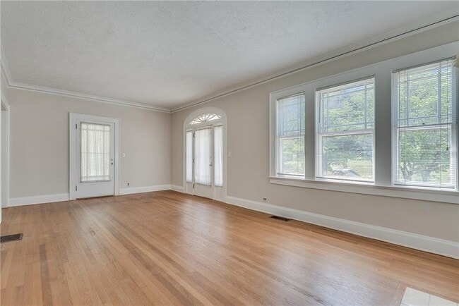 Building Photo - 812 Adair Ave NE