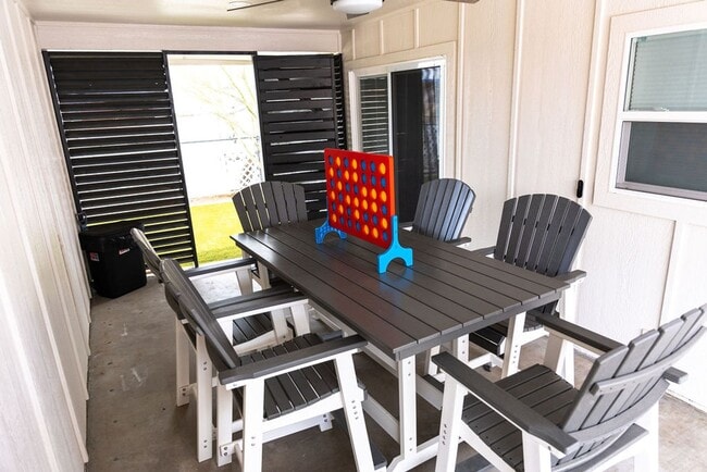 Building Photo - Beautiful Lake Havasau Home