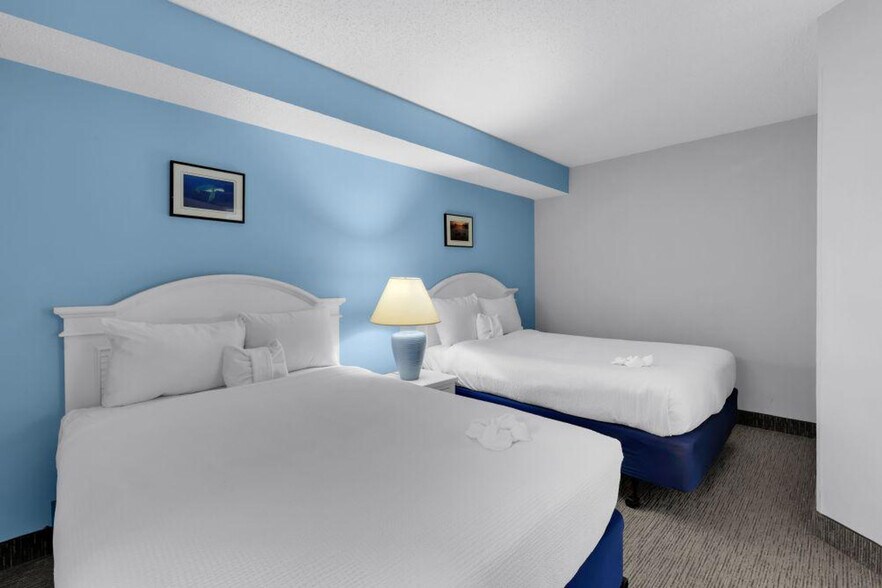 Building Photo - 647 N Creekside Dr