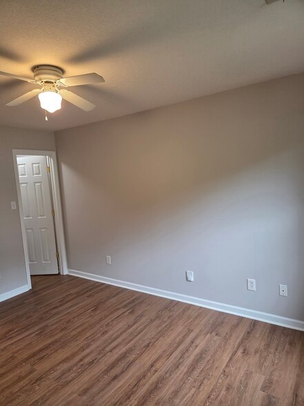 Building Photo - 3929 Acorn Dr