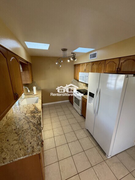 Building Photo - 9714 W Briarwood Cir N