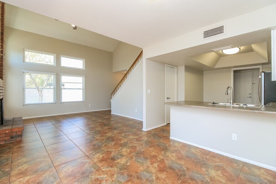 Building Photo - 1755 E Javelina Ave