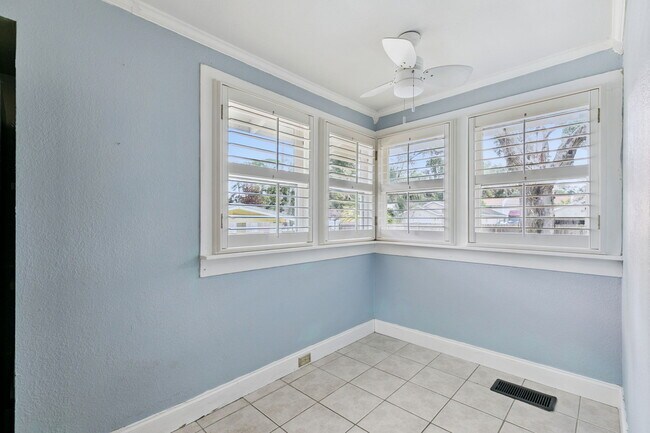 Building Photo - 2400 S Park Ave
