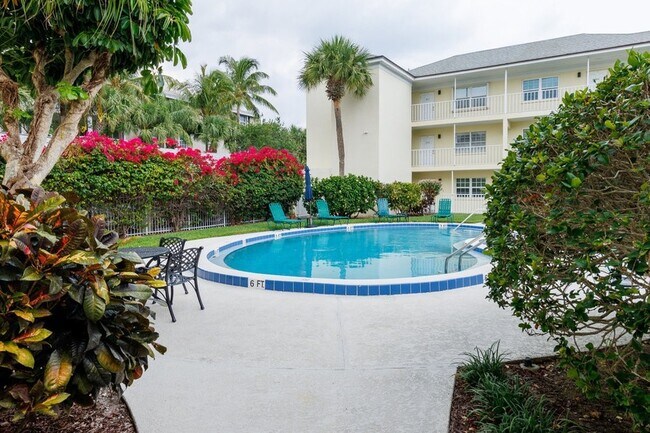 Building Photo - 1441 Ocean Dr