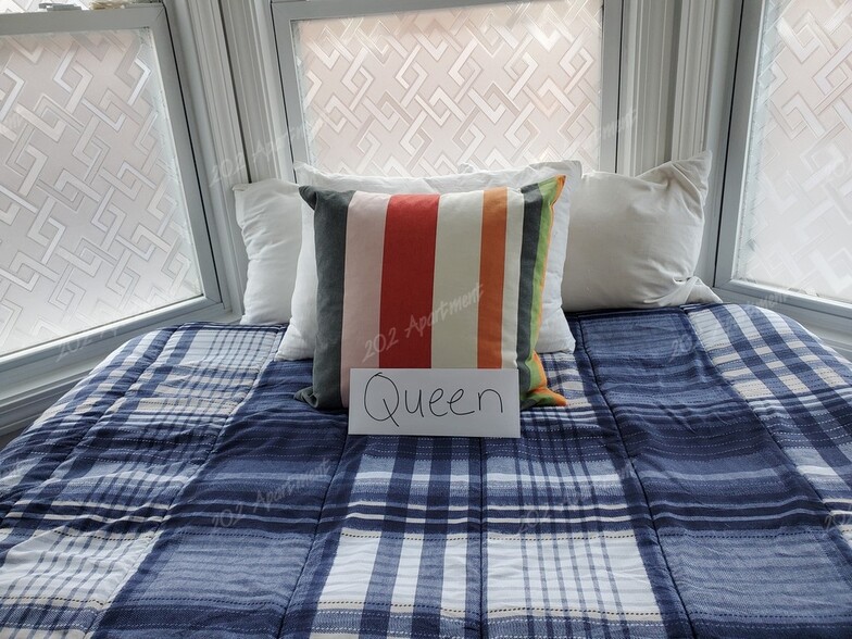 Queen Bed - 9 Pulaski St