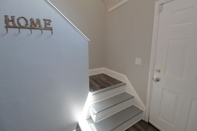 Building Photo - 1416 Bradley Dr