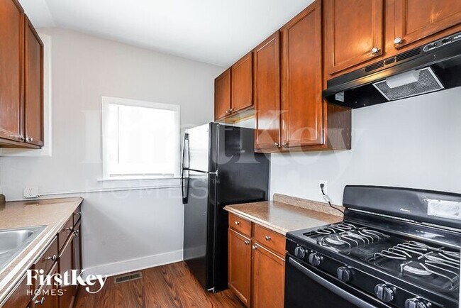 Building Photo - 130 Warren Ave