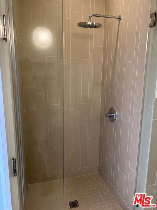 Building Photo - 727 W 7th St