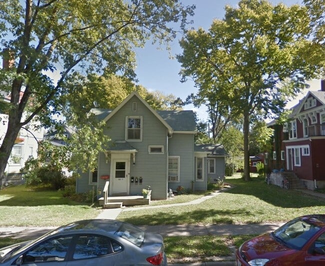 Building Photo - 211