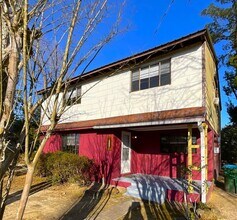 Building Photo - Bright & Beautiful Downstairs Apartment in Marianna