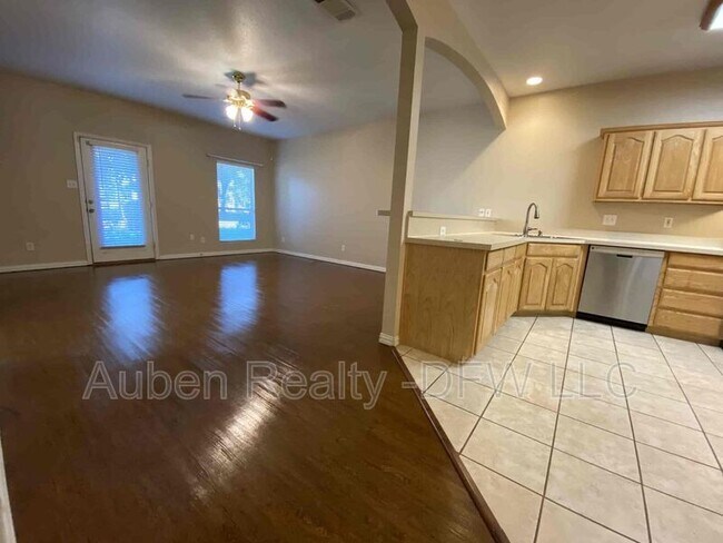 Building Photo - 300 E Main St